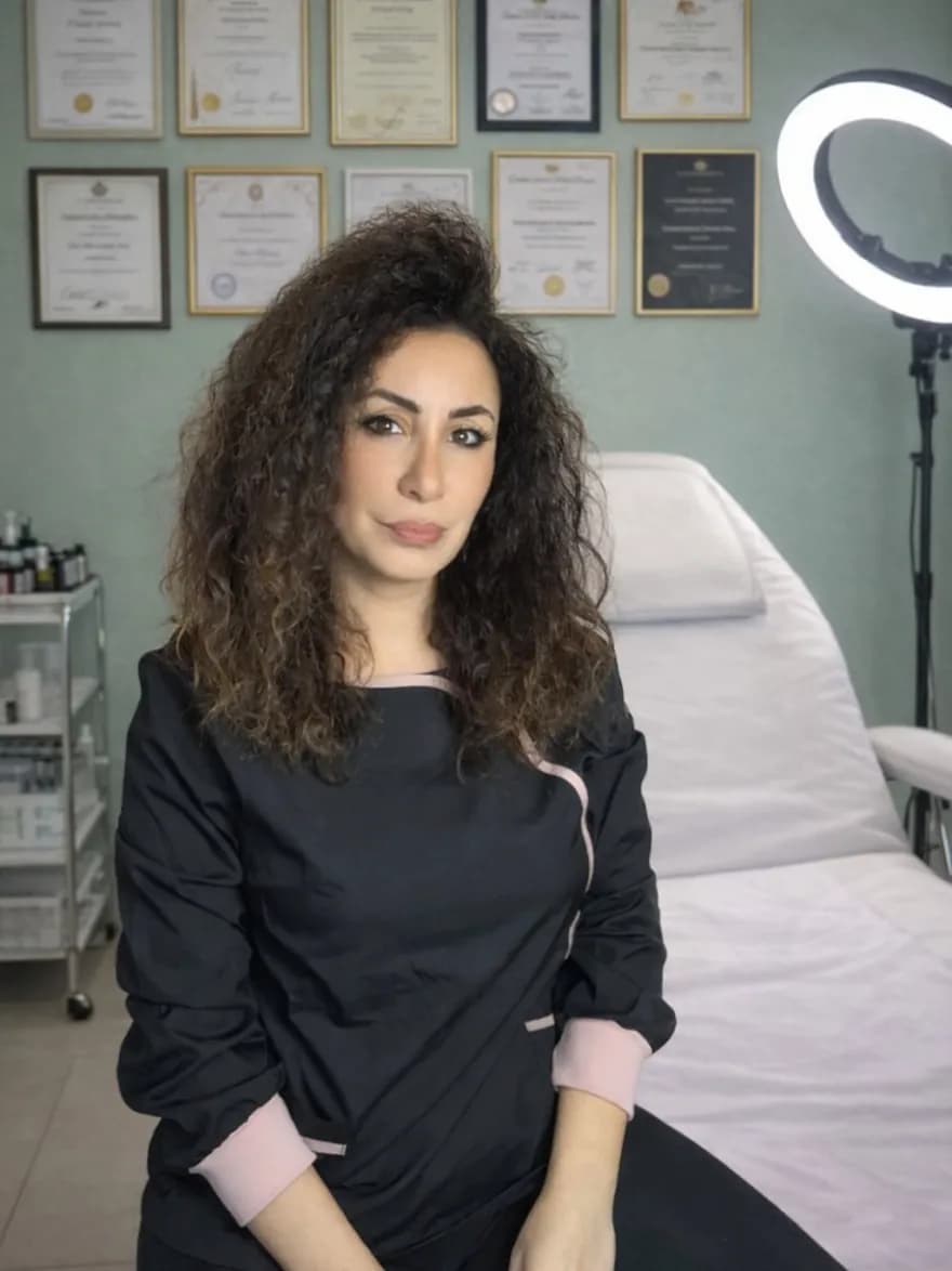 Valentina durante il trattamento Tricopigmentazione